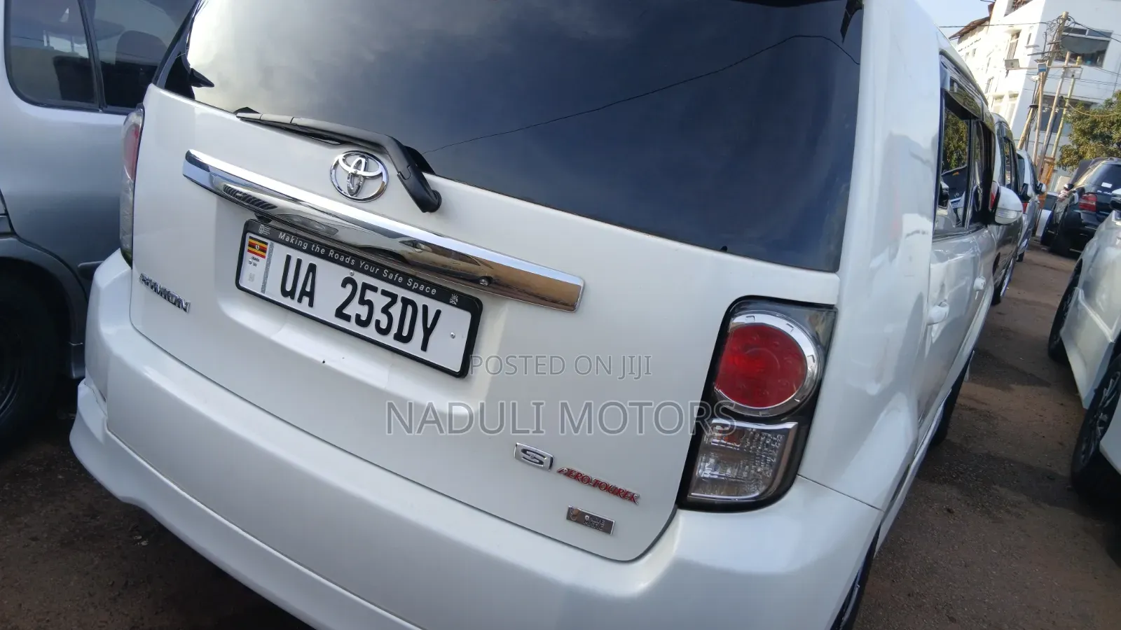 Toyota Corolla Rumion 2011 White