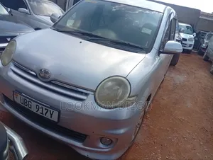 Toyota Sienta 1.5 AWD 2008 Silver