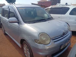 Toyota Sienta 1.5 AWD 2008 Silver
