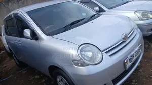 Toyota Sienta 1.5 FWD 2008 Silver