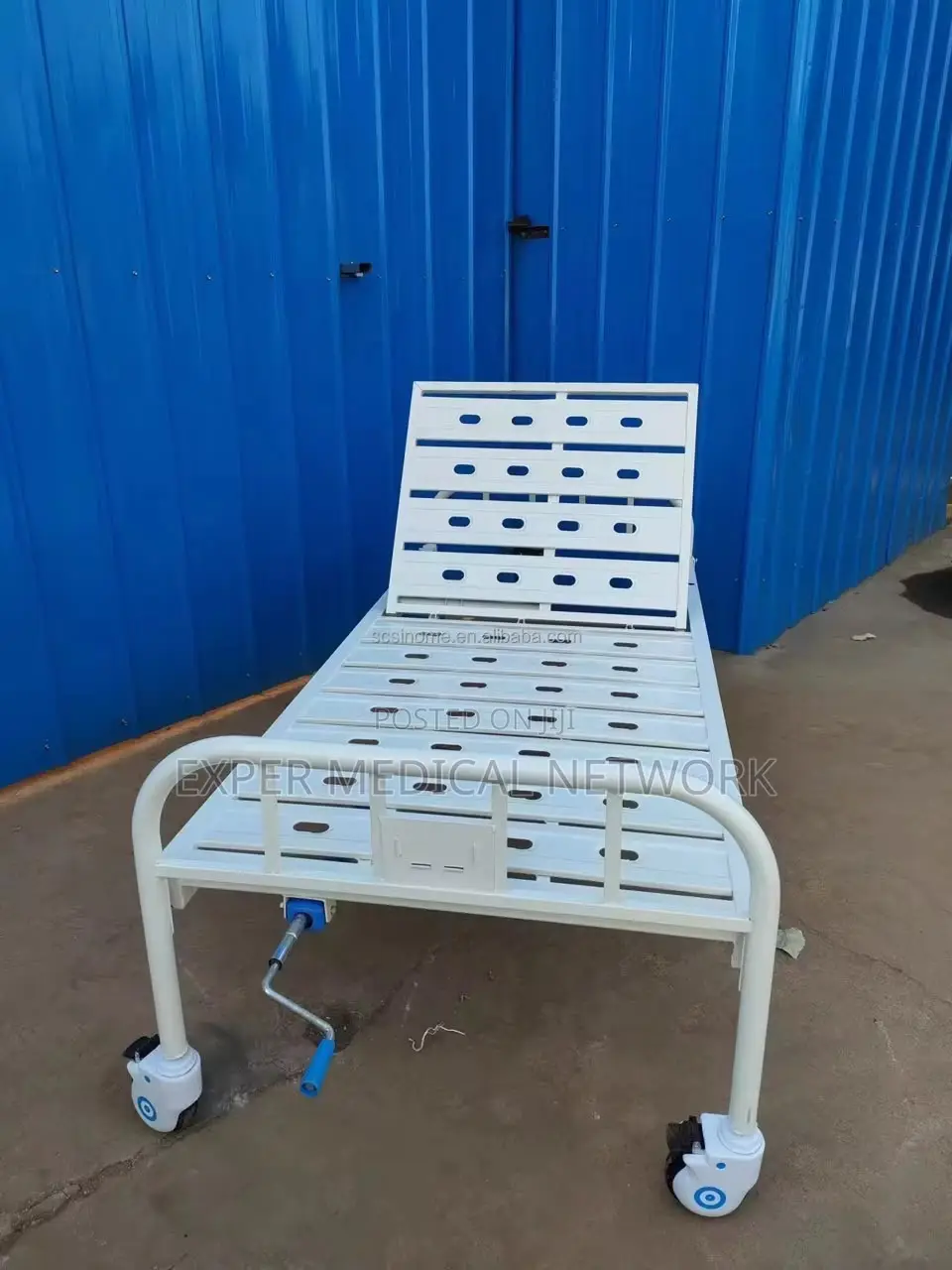 Single Crank Metallic Bed With Custors
