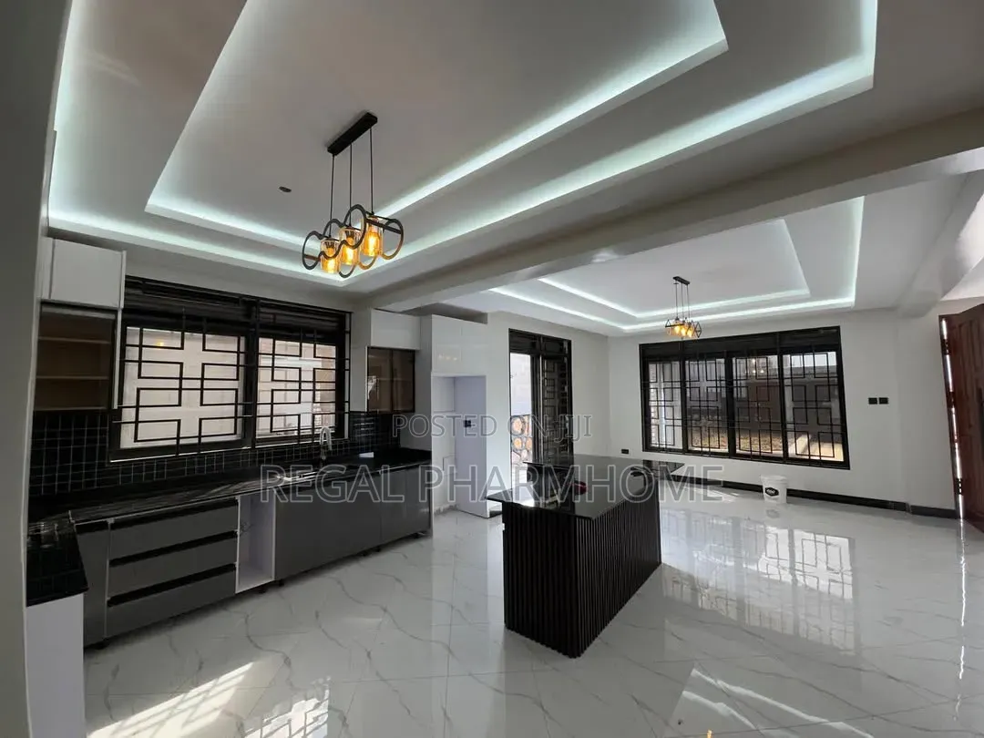 4bdrm Duplex in Sseguku Katale, Central Division for rent