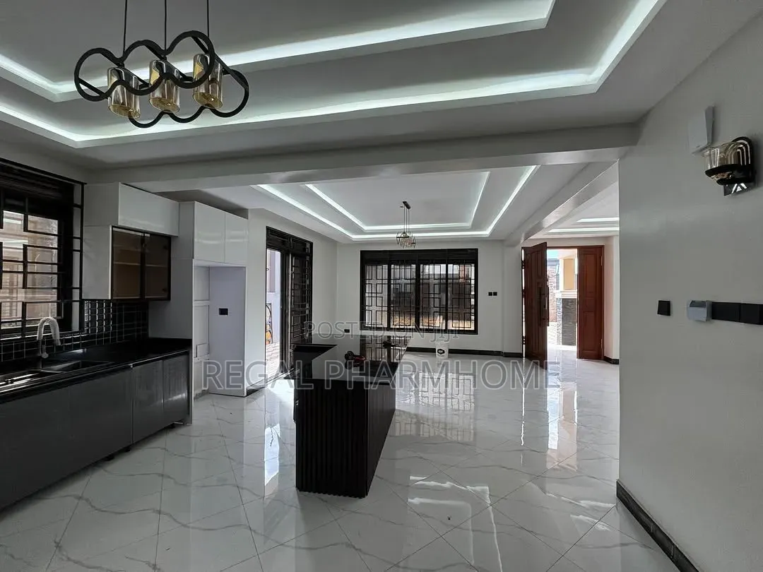 4bdrm Duplex in Sseguku Katale, Central Division for rent