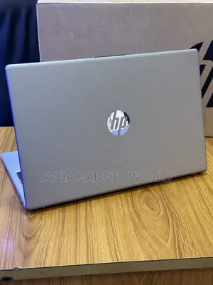 New Laptop HP 250R G10 8GB Intel Core 3 SSD 512GB