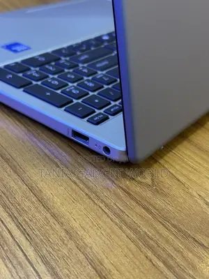 New Laptop HP 250R G10 8GB Intel Core 3 SSD 512GB