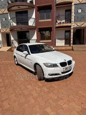 BMW 320i Sedan RWD 2010 White