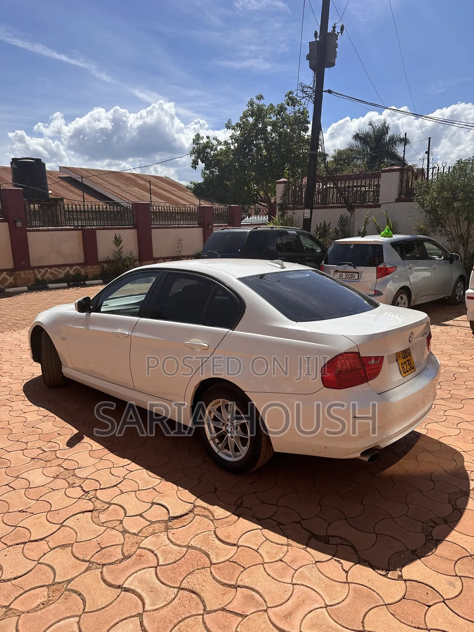 BMW 320i Sedan RWD 2010 White