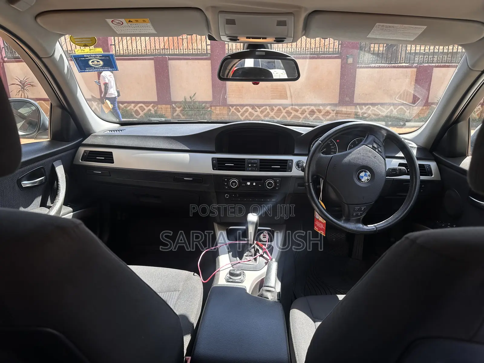 BMW 320i Sedan RWD 2010 White
