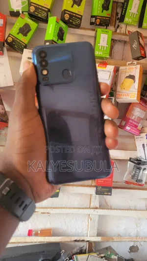 Tecno Spark 8 64 GB Blue