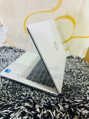 New Laptop HP OmniBook 5 14" 16GB Intel Core i7 SSD 512GB