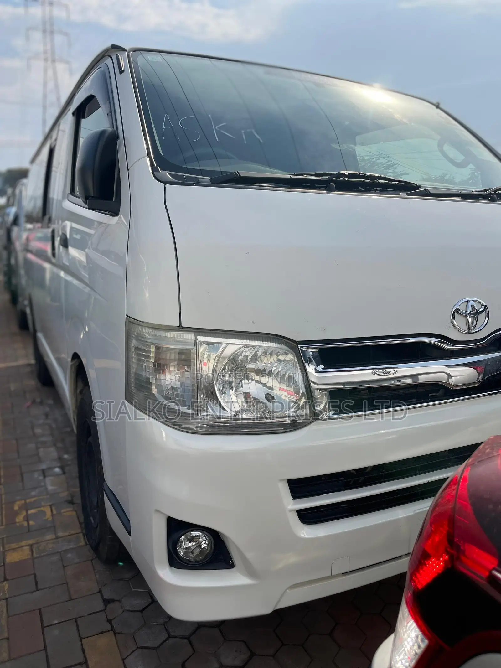 Toyota HiAce 2013 Black