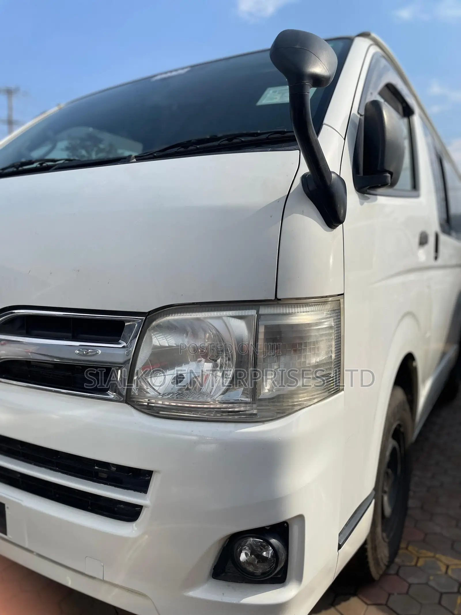 Toyota HiAce 2013 Black