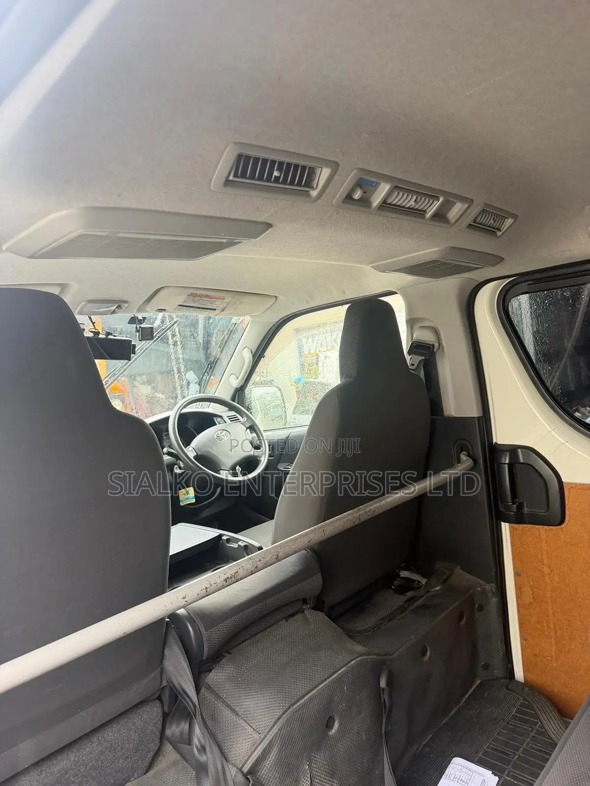 Toyota HiAce 2013 Black