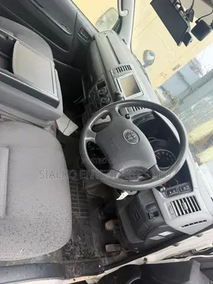 Toyota HiAce 2013 Black
