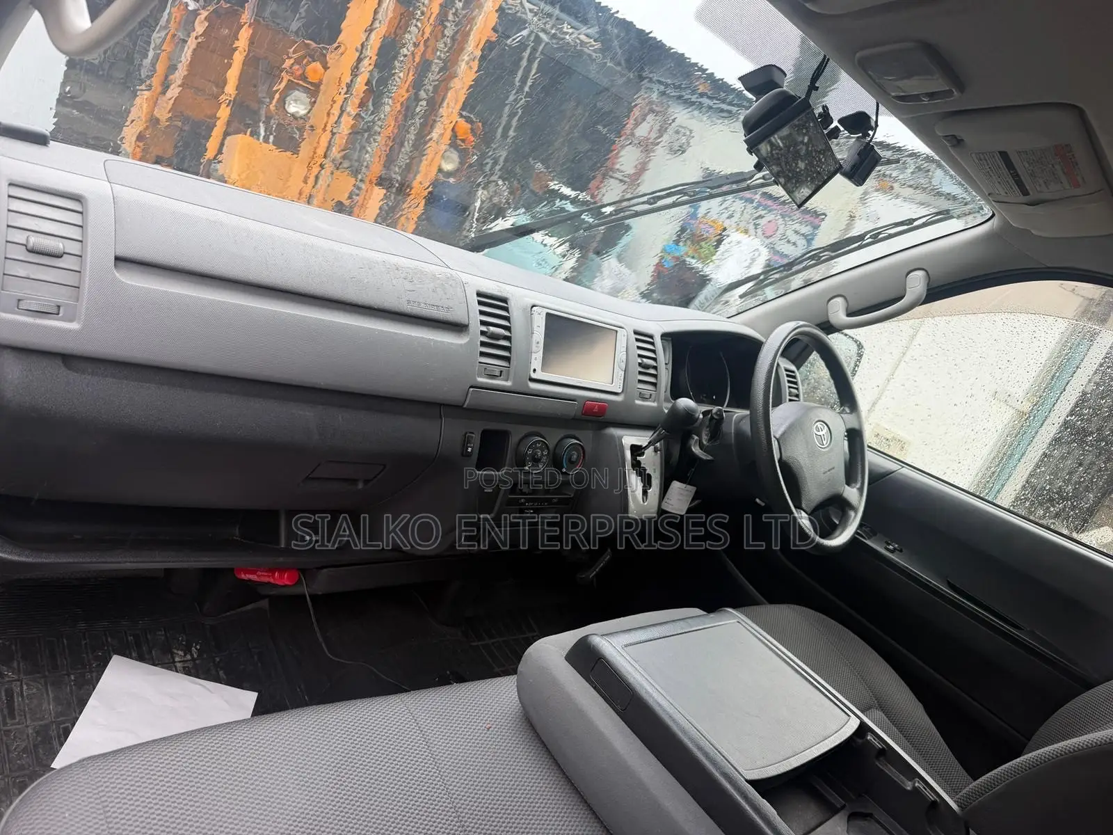 Toyota HiAce 2013 Black