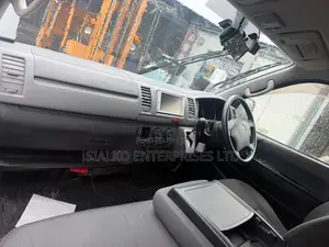 Toyota HiAce 2013 Black