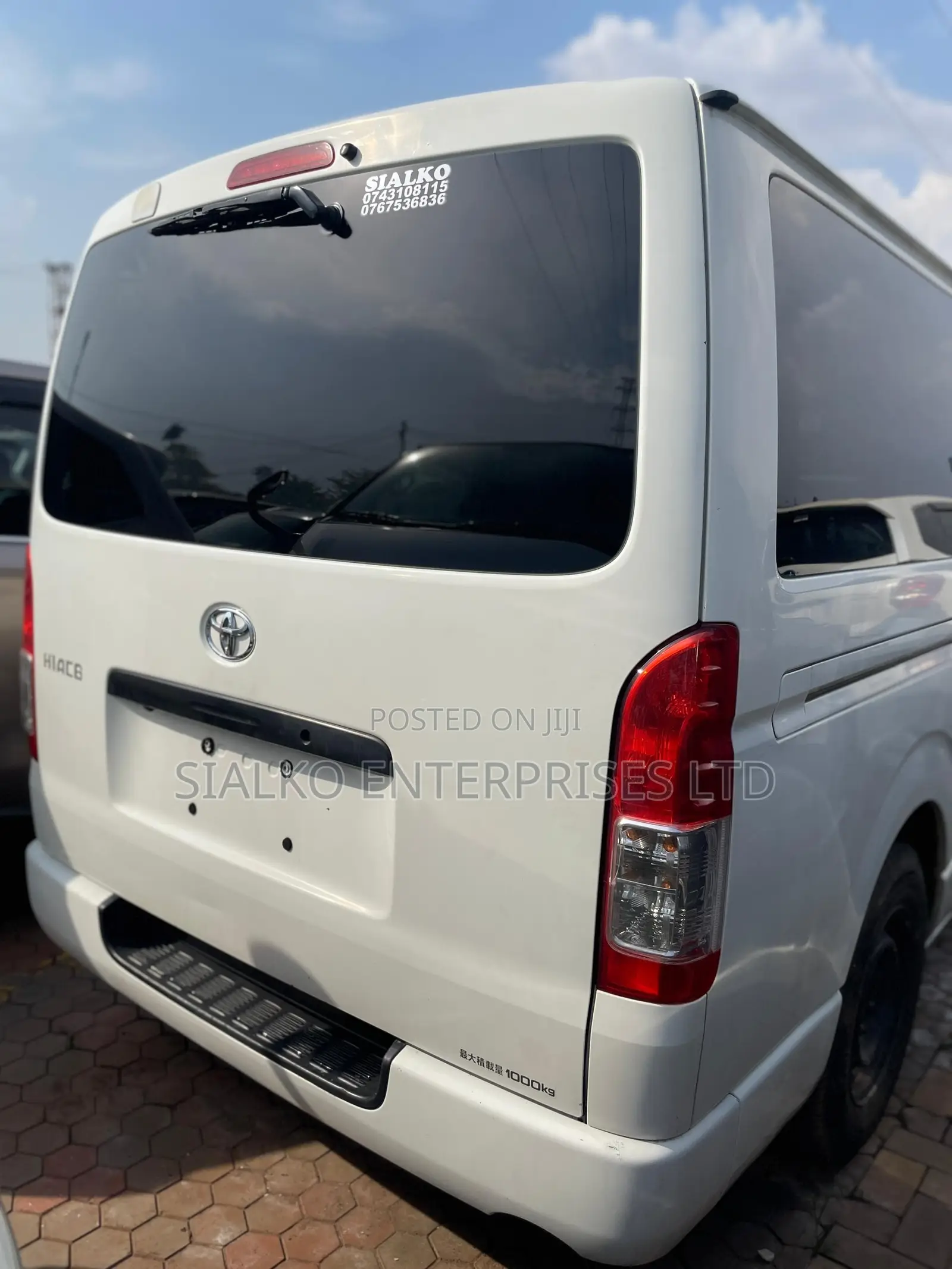 Toyota HiAce 2013 Black