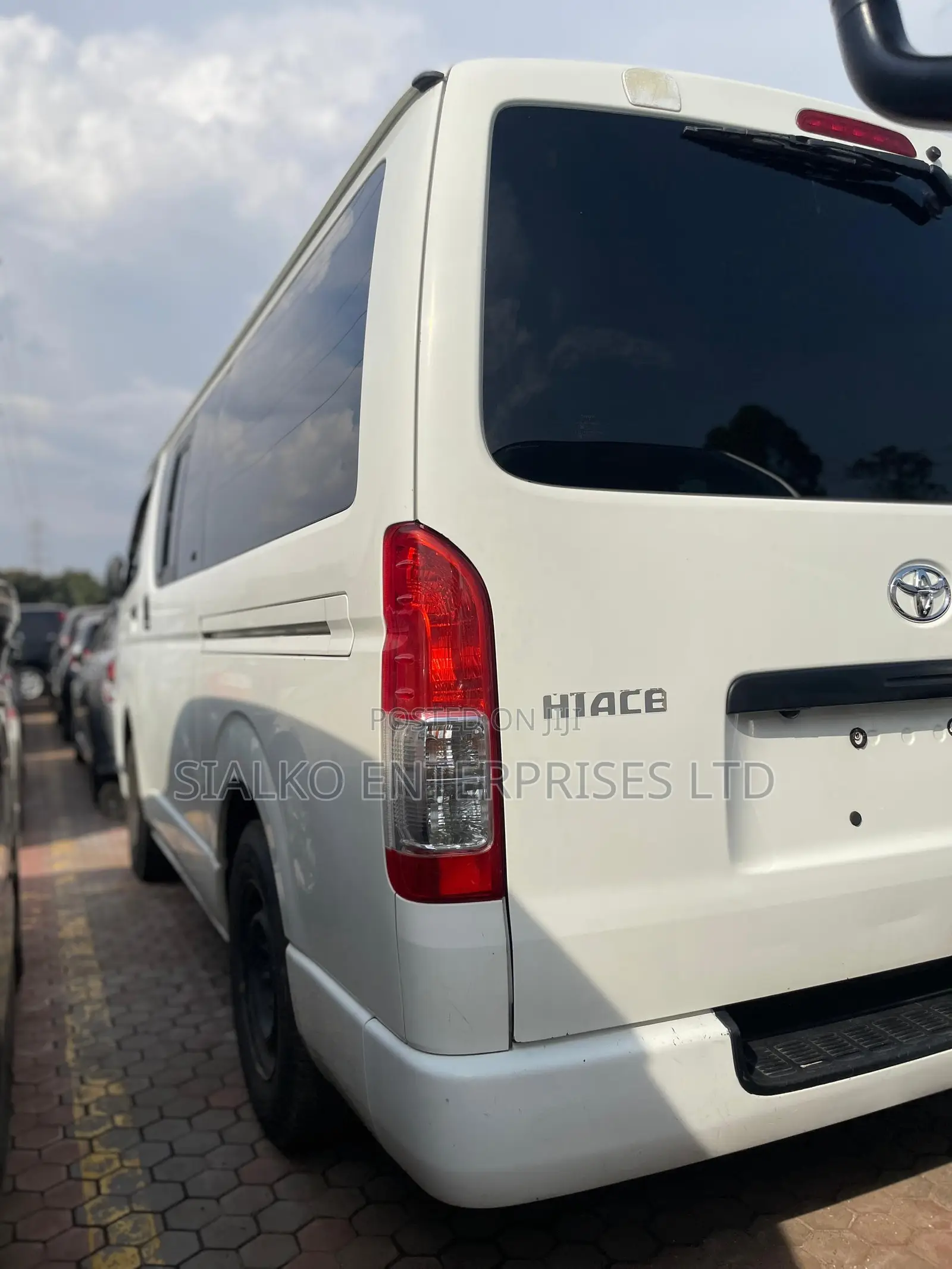 Toyota HiAce 2013 Black
