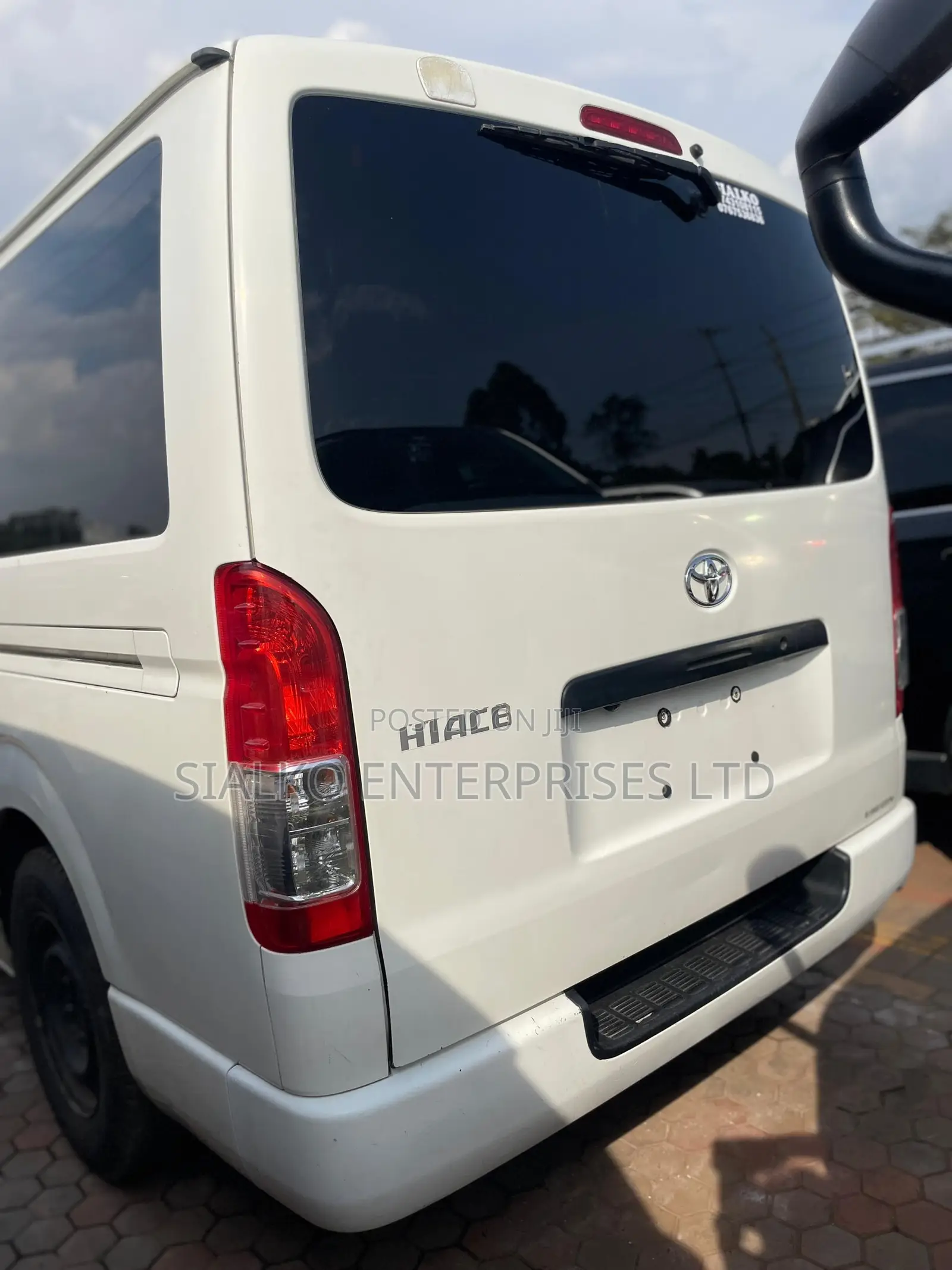 Toyota HiAce 2013 Black