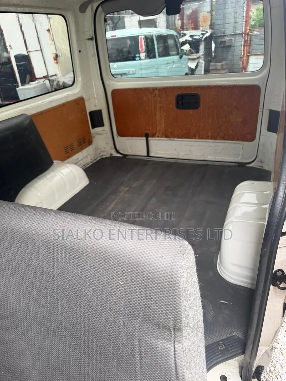 Toyota HiAce 2013 Black