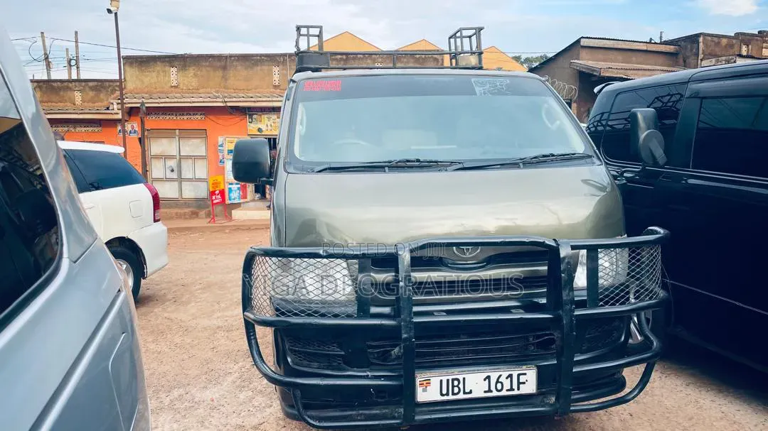 Toyota HiAce 2015 Green