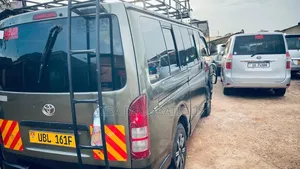 Toyota HiAce 2015 Green