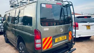 Toyota HiAce 2015 Green