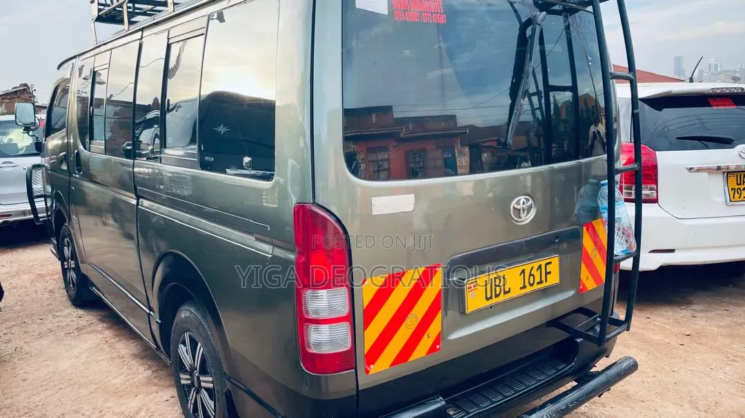 Toyota HiAce 2015 Green