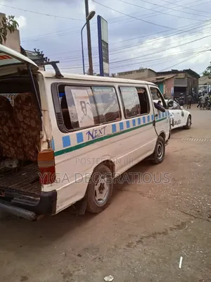 Toyota HiAce 2005 White