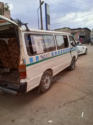 Toyota HiAce 2005 White