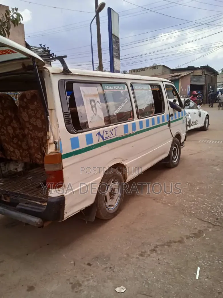 Toyota HiAce 2005 White