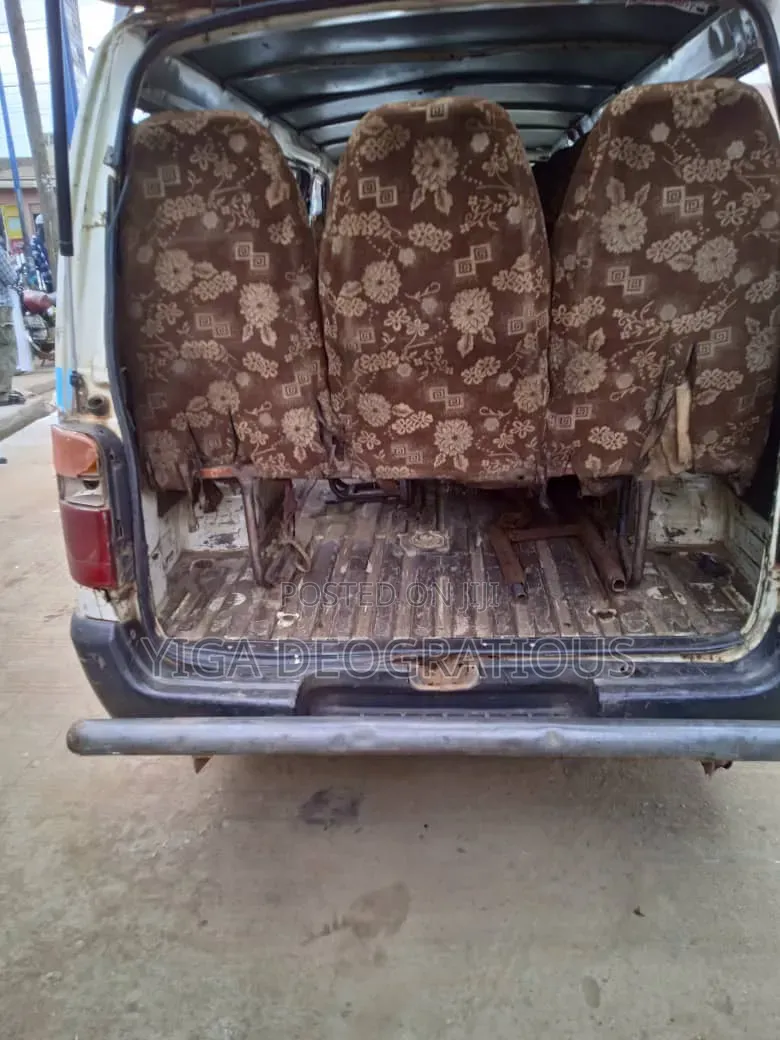 Toyota HiAce 2005 White