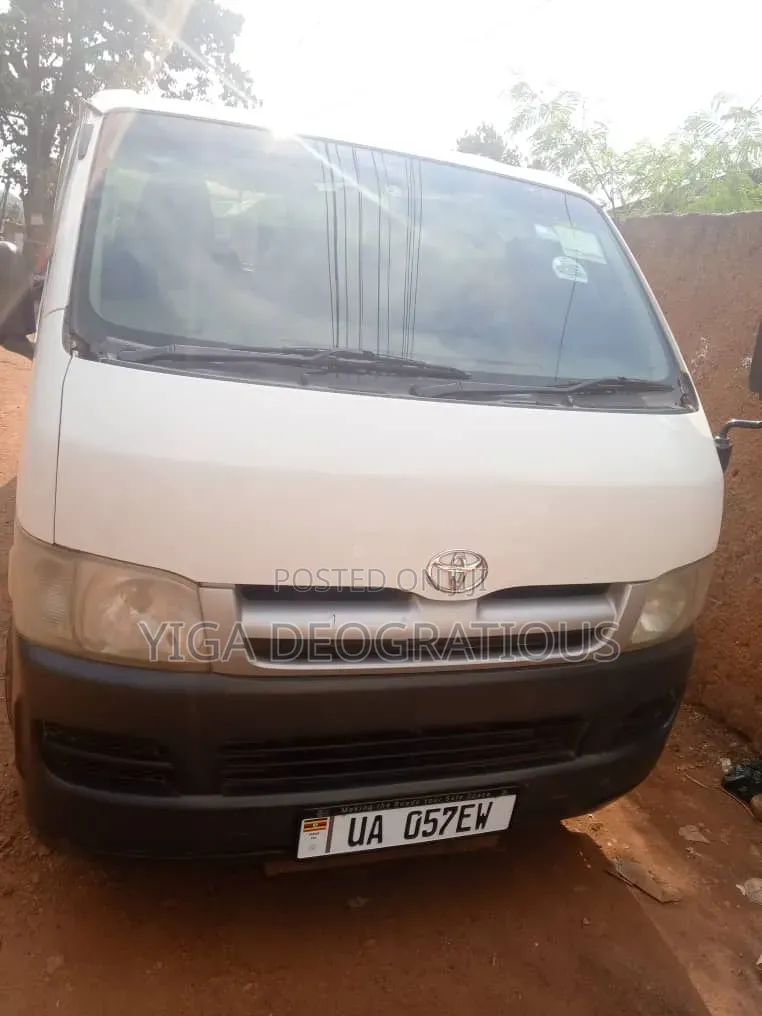 Toyota HiAce 2015 White
