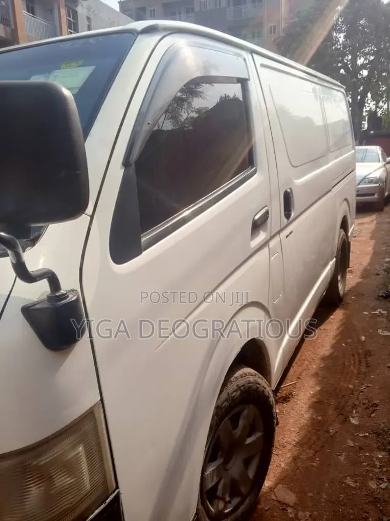 Toyota HiAce 2015 White