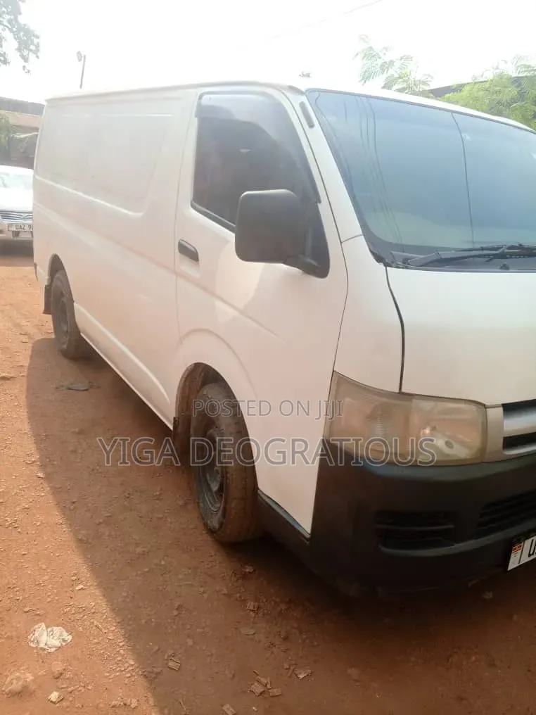 Toyota HiAce 2015 White