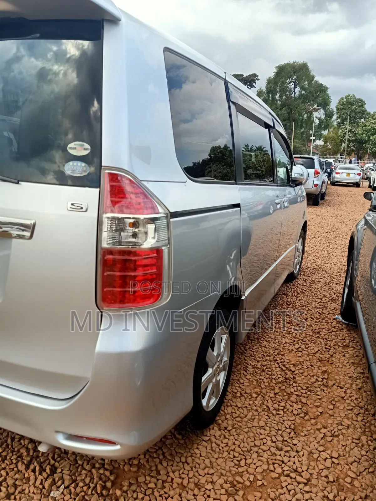 Toyota Noah 2010 Silver