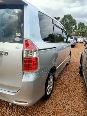Toyota Noah 2010 Silver