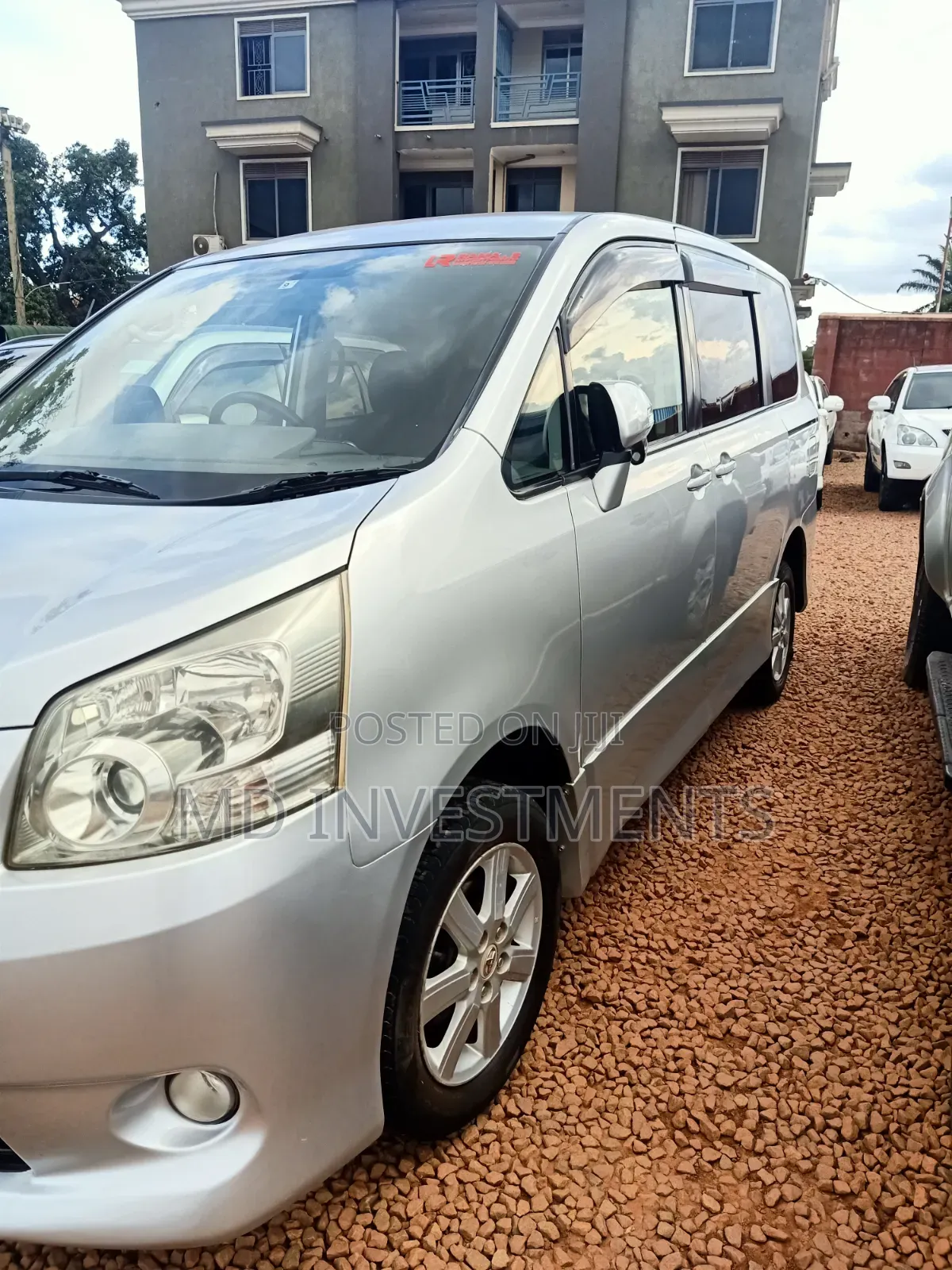 Toyota Noah 2010 Silver