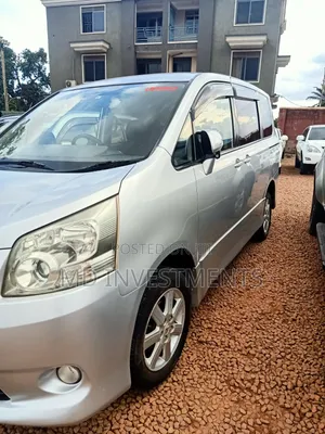 Toyota Noah 2010 Silver