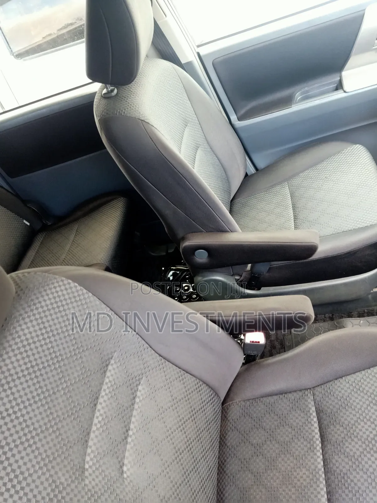 Toyota Noah 2010 Silver
