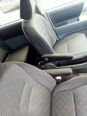 Toyota Noah 2010 Silver
