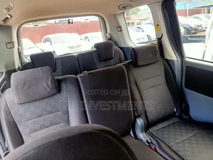 Toyota Noah 2010 Silver