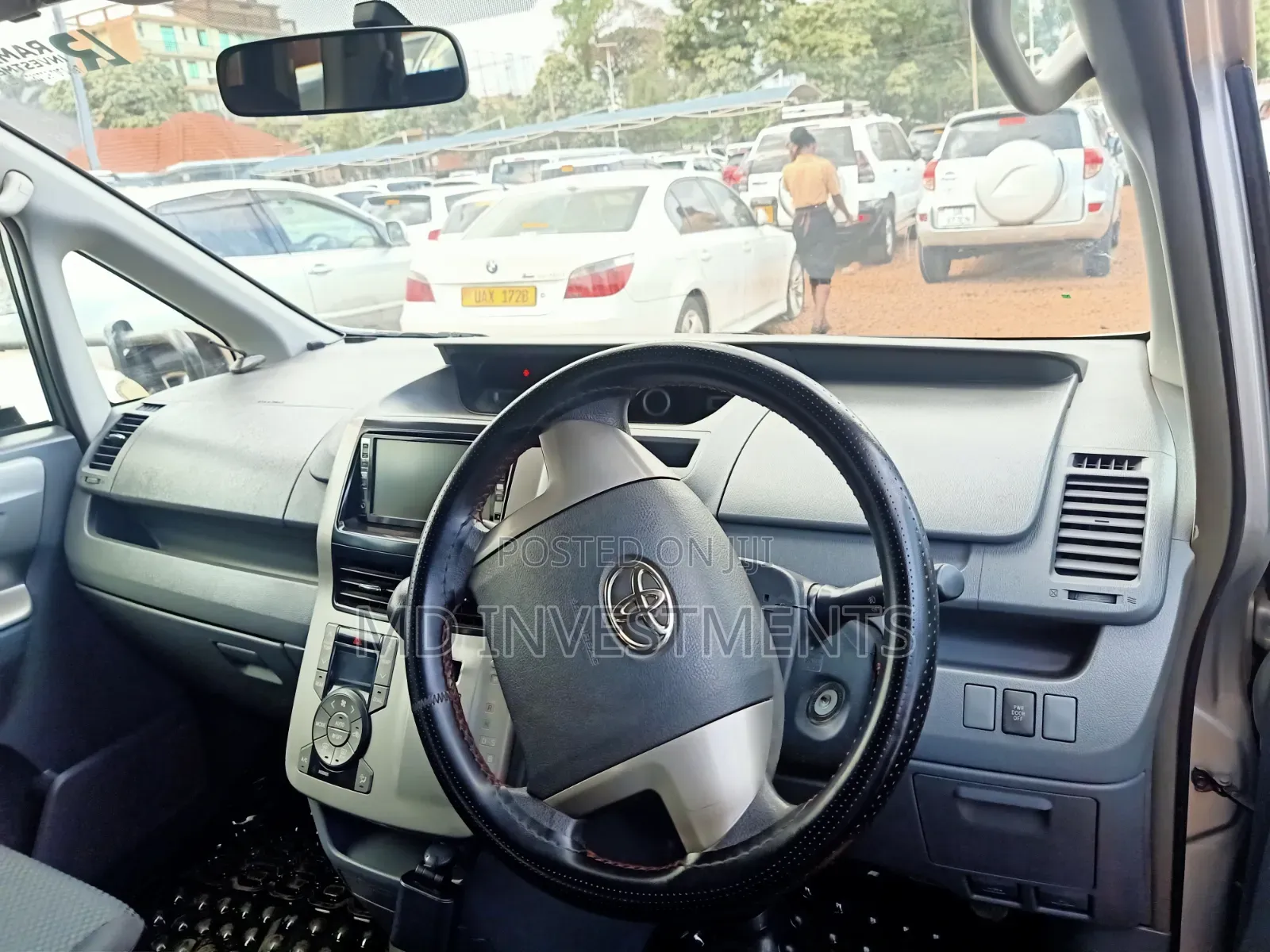 Toyota Noah 2010 Silver
