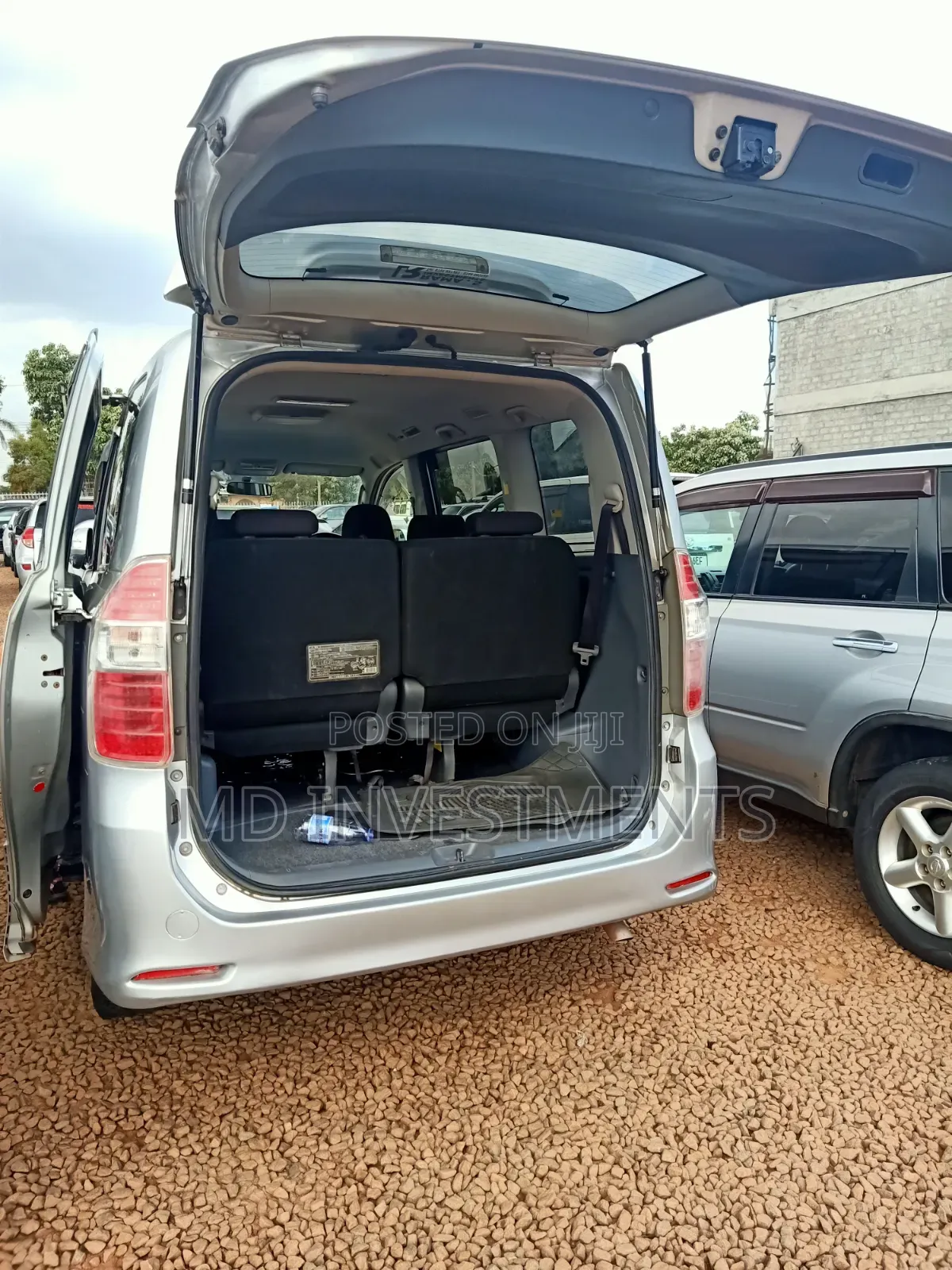 Toyota Noah 2010 Silver