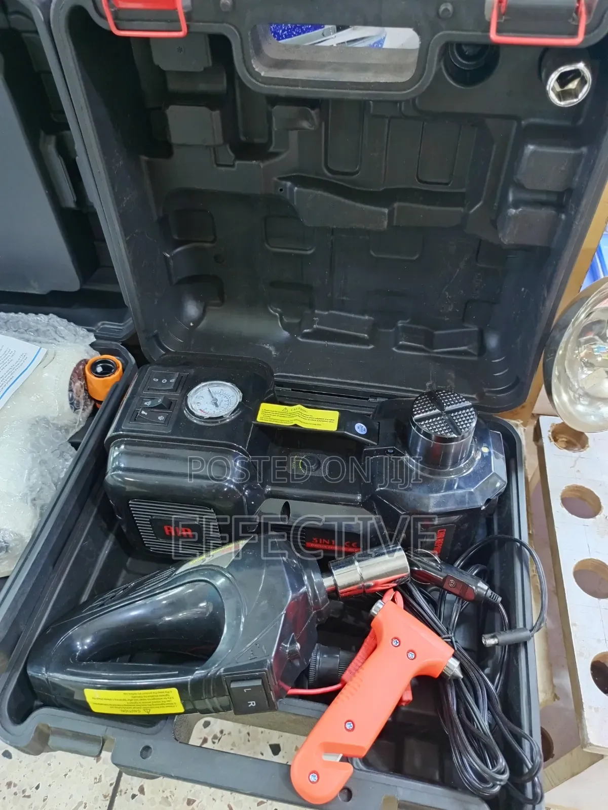 12V Portable Electric Hydraulic Car Jack Kit.