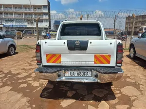 Nissan Hardbody 2012 White