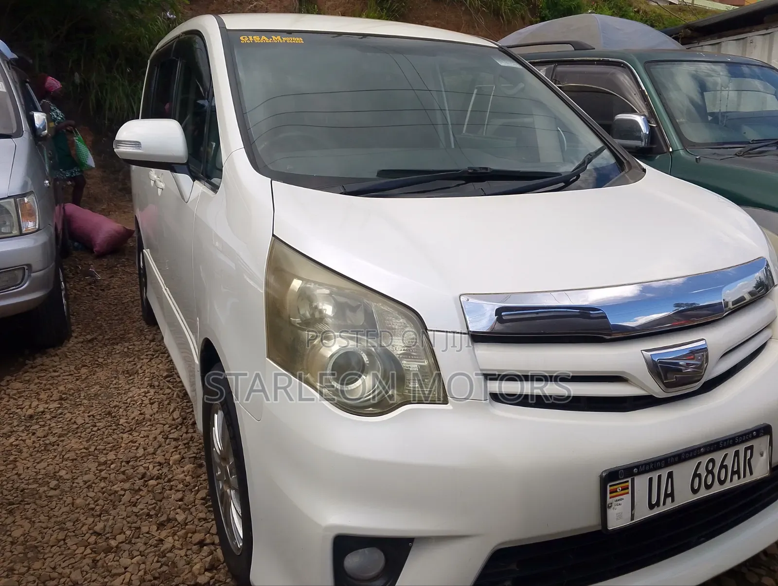 Toyota Noah 2.0 143hp FWD (7 Seater) 2010 White
