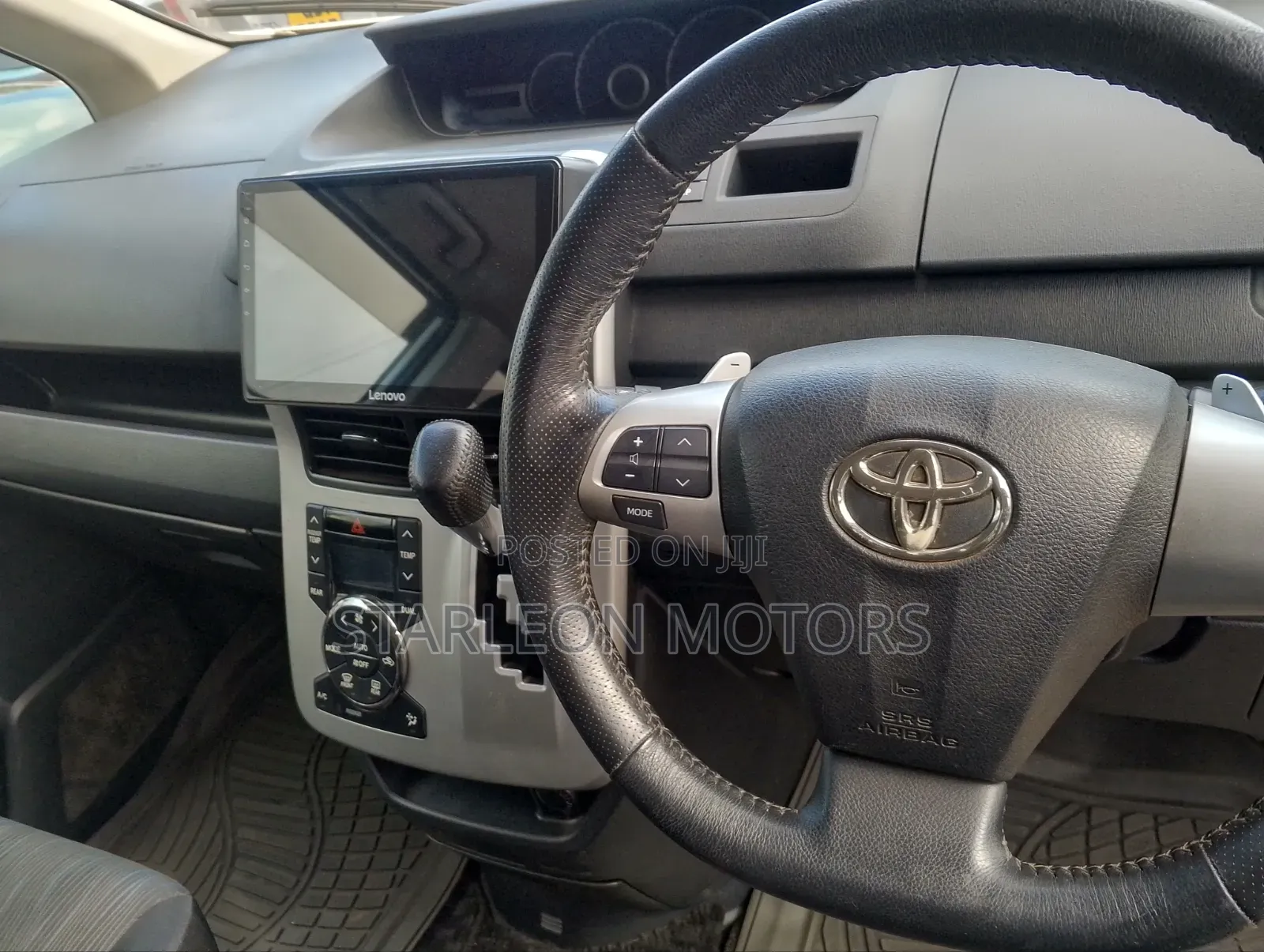 Toyota Noah 2.0 143hp FWD (7 Seater) 2010 White