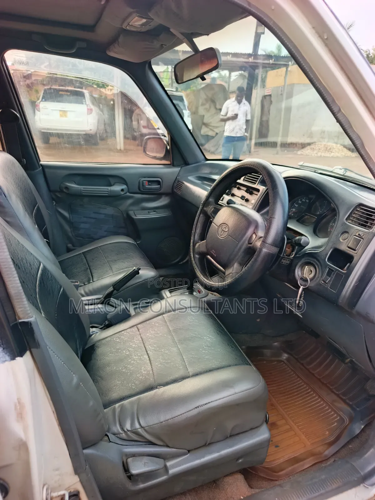 Toyota RAV4 1999 White