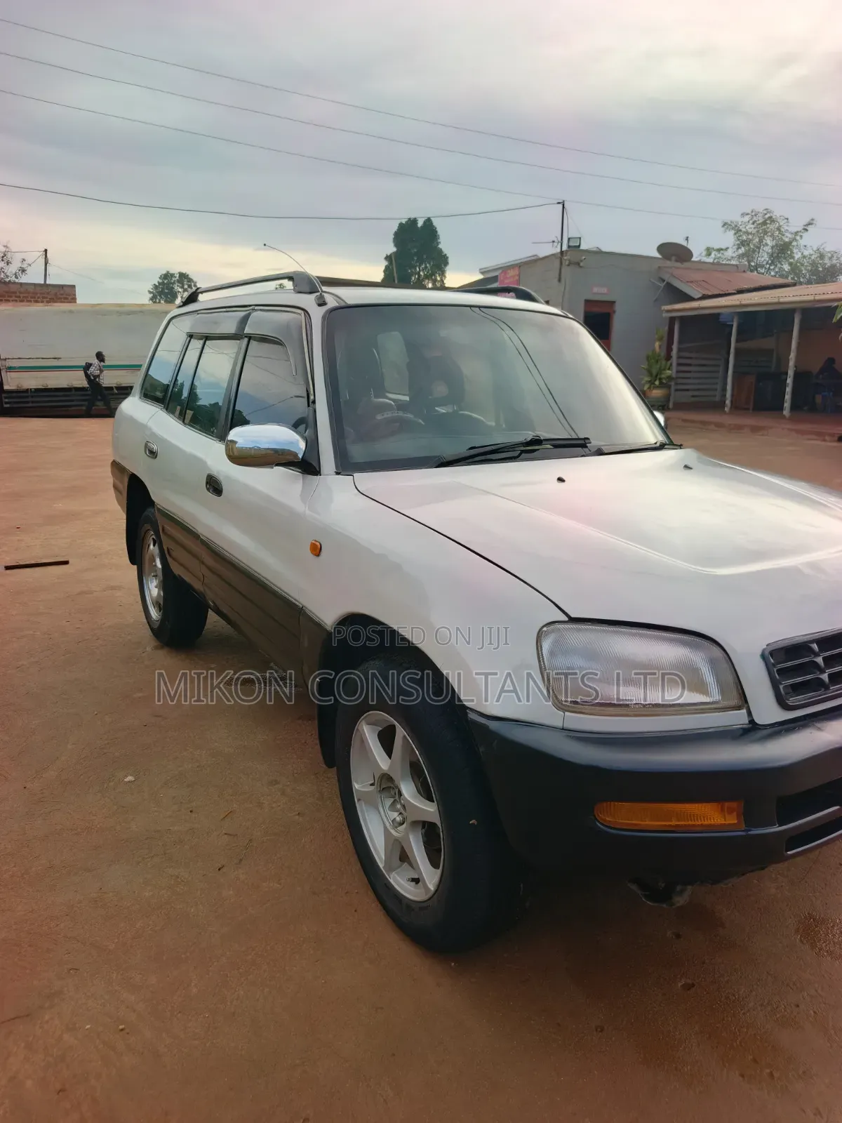Toyota RAV4 1999 White